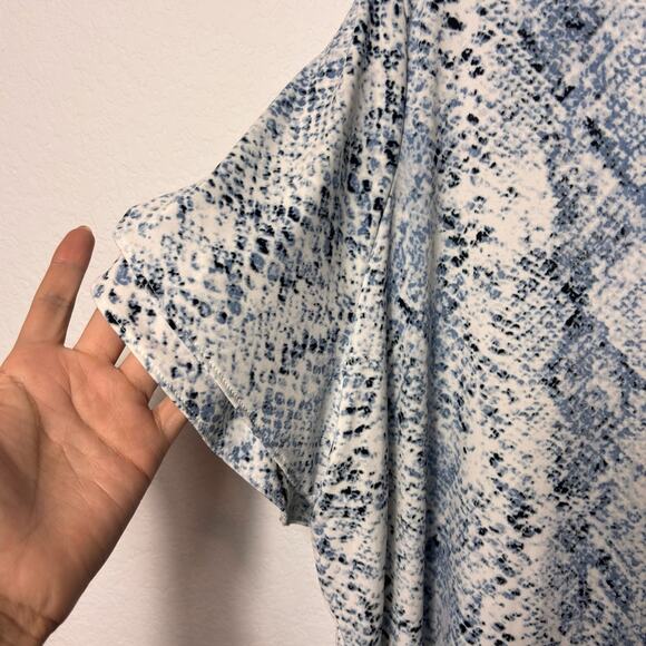 CALVIN KLEIN WOMEN PLUS SIZE 3X BLUE SNAKESKIN PRINT SHORT SLEEVE BLOUSE NWT - Picture 7 of 8